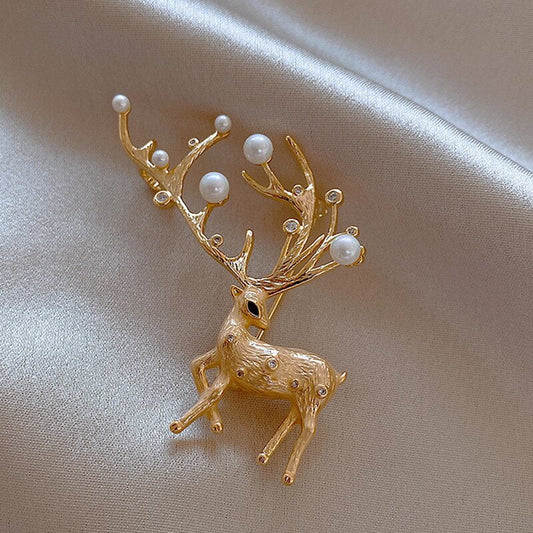 Xmas Elk Enamel Brooch Exquisite Pearl Rhinestone Christmas Deer Metal Pins for Women Fashion Winter Jewelry  New Year Gift