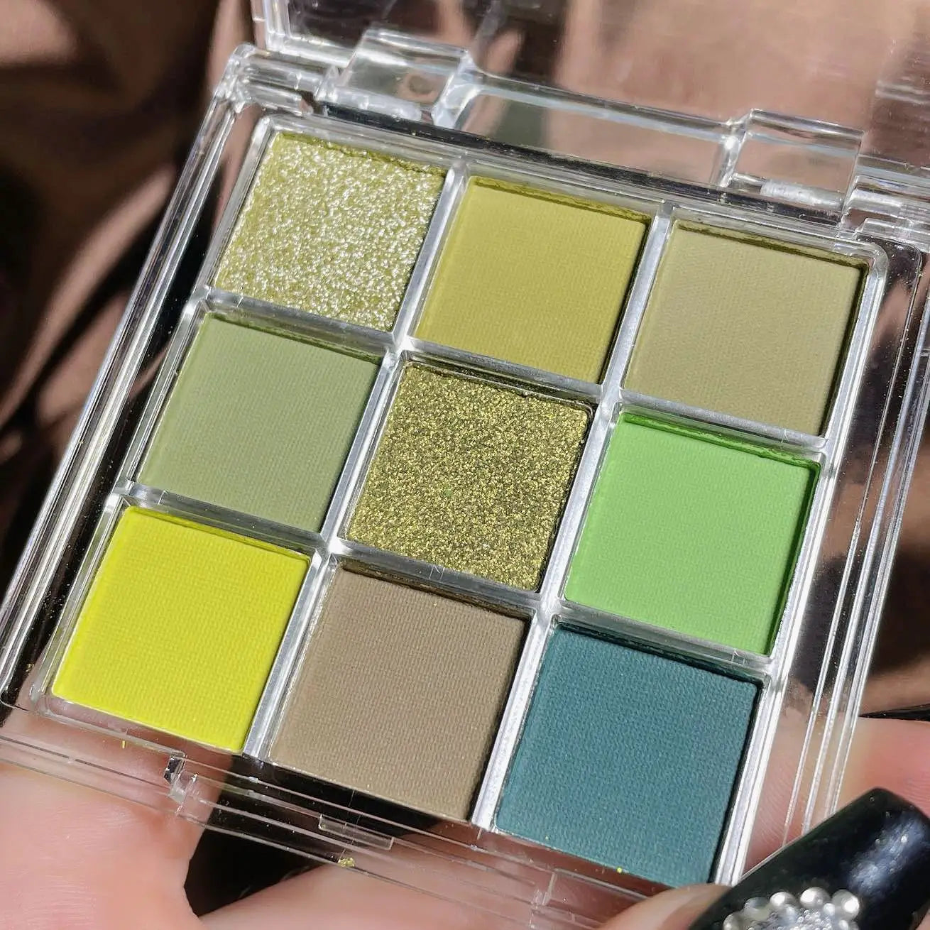 ijili  -  9 Colors Green Eyeshadow Palette Pearlescent Matte Multi-color Eyeshadow Makeup Eye Makeup Glitter Eyeshadow Beauty Cosmetics